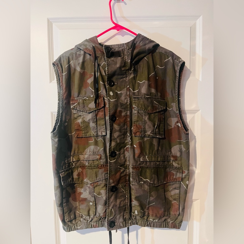 Ecko Unlimited Camouflage Hooded Vest
